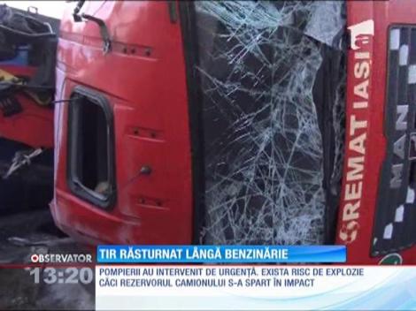 TIR răsturnat lângă o benzinărie din zona centrală a Iaşiului