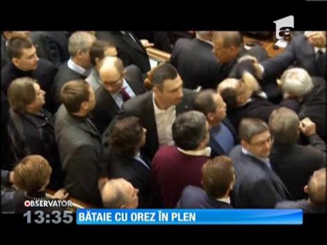 În Ucraina, parlamentarii se bat cu... orez!