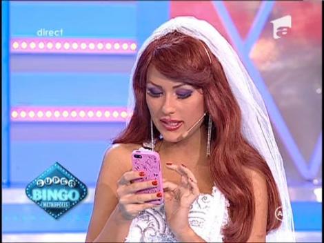 Se mărită Cruduța? Vedeta, într-o rochie de mireasă extrem de sexy!