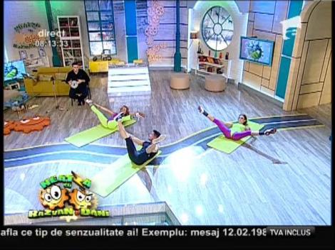 Darabanele, Darabanele...Flavia și Roxana, din nou în ipostaze incendiare! Uite ce ritmat se mișcă fetele!