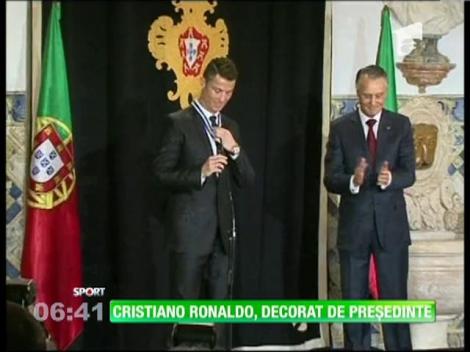 VIDEO: Cristiano Ronaldo a fost decorat de preşedintele Portugaliei