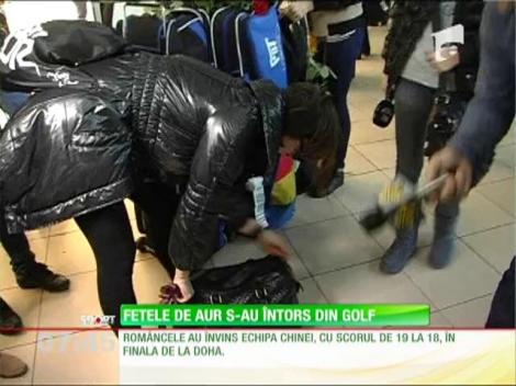 Fetele din echipa României de spadă s-au întors în România