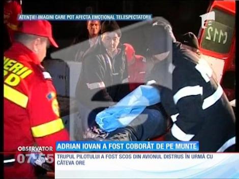 IMAGINI ŞOCANTE! Trupul neînsufleţit al pilotului Adrian Iovan a fost coborât de pe munte