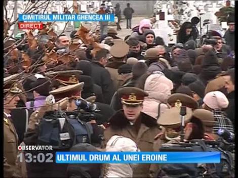 Lacrimi şi onoruri militare pentru Aura Ion