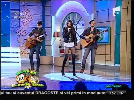 Premieră! Lorina - "Away from home"