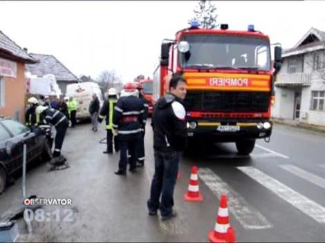 O familie din Târgu-Mureş s-a trezit cu un autoturism la fereastră