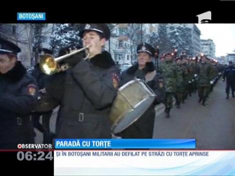 Militarii au defilat cu torţe aprinse prin mai multe oraşe din ţară