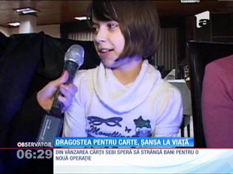 Un băiat de 12 ani scrie poezii şi poveşti să facă rost de bani pentru operaţii