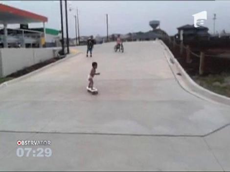 Pe skateboard de la 2 ani
