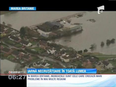Iarnă necruțatoare, în Europa! 17 victime, în Polonia, iar Marea Britanie e lovită de inundații violente