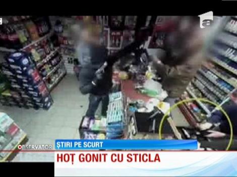 Marea Britanie: Un hoţ înarmat cu un pistol, pus pe fugă de un bărbat înarmat cu o cutie