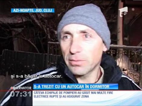 S-a trezit cu un autocar în dormitor
