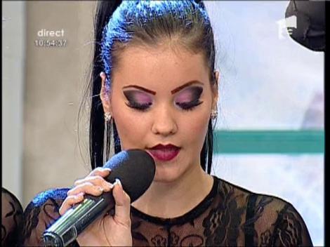 Cristina Spătar citeşte sexy o reţeta de ciorbă!