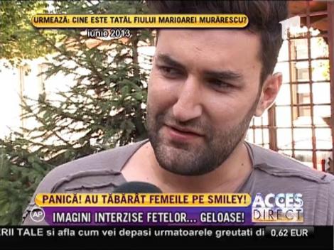 Smiley, asaltat de fete îmbrăcate în lenjerie intimă!