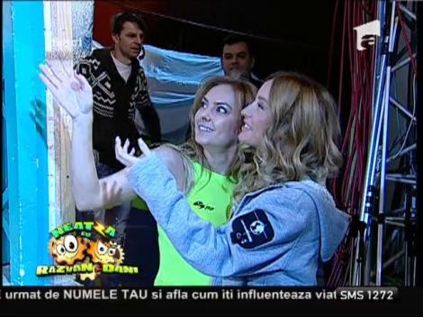 Şniţel răsfăţat în verdeţuri și fructe exotice