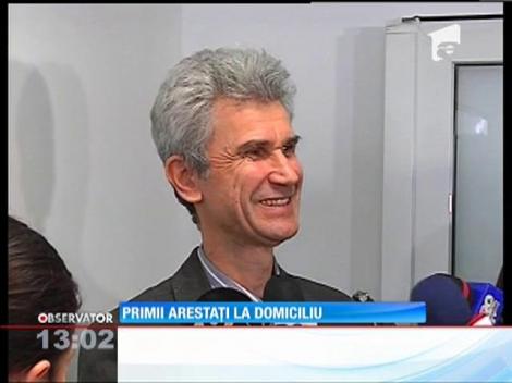 Persoanele cercetate în arest îşi pot aştepta condamnarea acasă