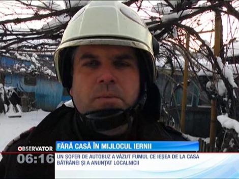 Un incendiu a lăsat pe drumuri pe o bătrână de 80 de ani