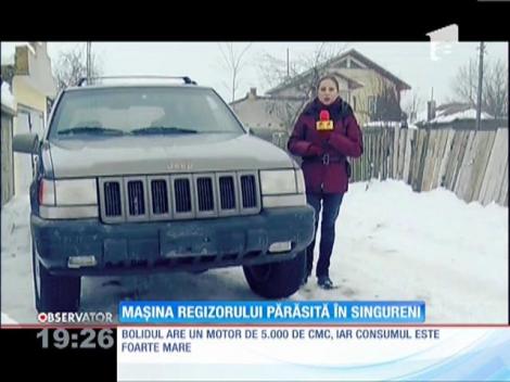 Maşina regizorului Sergiu Nicolaescu, părăsită pe o uliţă dintr-un sat din Giurgiu