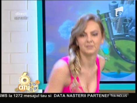 Flavia şi Roxana au făcut exerciţii prin "alunecare"