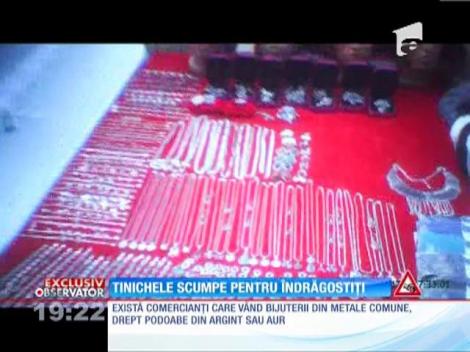 Thinichele la preţ de bijuterii autentice pentru îndrăgosiţi