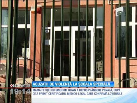 Profesorii unei şcoli speciale din Capitală, acuzaţi de acte de violenţă asupra unui copil cu sindromul Down