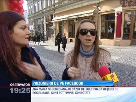 Pierdem patru zile pe an postând mesaje pe Facebook