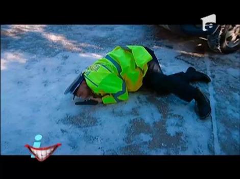 O întâlnire de poveste! Ce se întâmplă când o blondă este oprită de un poliţist