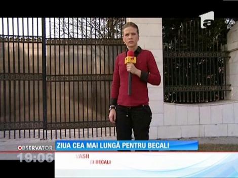 Becali mai stă încă o zi după gratii!