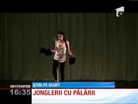 Maestră în jonglerii cu pălării