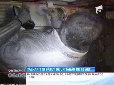 Un bărbat a fost tâlhărit şi bătut de un tânar de 15 ani