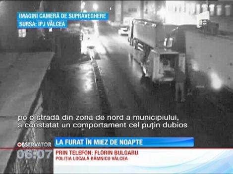 Patru hoţi, surprinşi de Big Brother în timp ce furau cereale dintr-un TIR