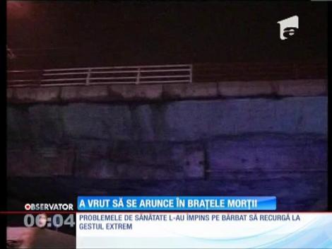 Un bărbat din Braşov a supravieţuit miraculos după ce s-a urcat pe un pod de 13 metri