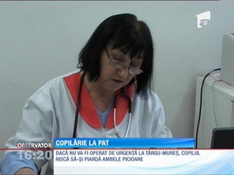 Un copil de 13 ani din Rm. Vîlcea riscă să rămână fără picioare.