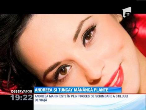 Andreea Marin şi Tuncay Ozturk mănâncă plante