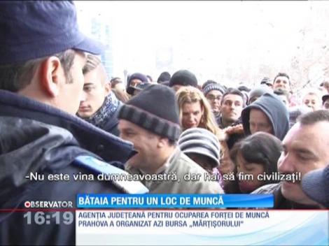 Aproape o mie de oameni s-au călcat în picioare la bursă locurilor de muncă din Ploieşti
