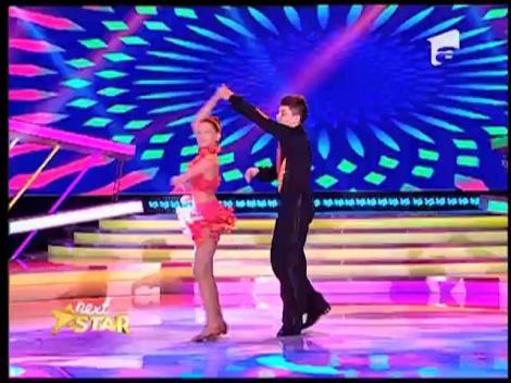 Simona și Dan ne fac să ne gândim la vară. Și la salsa