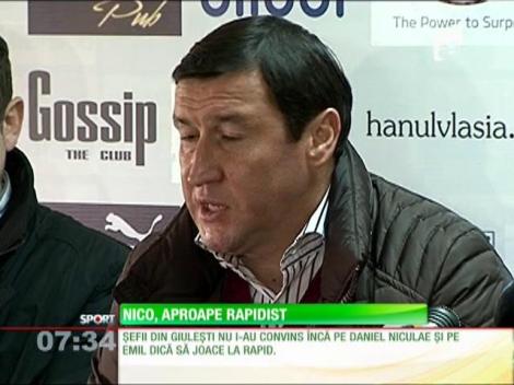 Daniel Niculae îl ţine în joc de glezne pe Viorel Moldovan