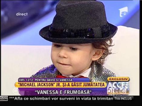 David, micul Michael Jackson, îi învaţă pe Deea şi Dinu Maxer să danseze