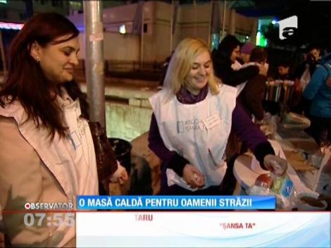 O masă caldă pentru oamenii strazii