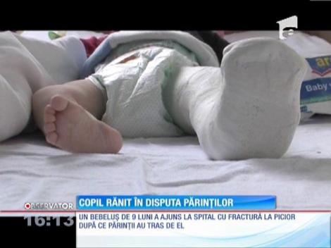 UPDATE / Un bebeluş a devenit victimă în scandalul părinţilor