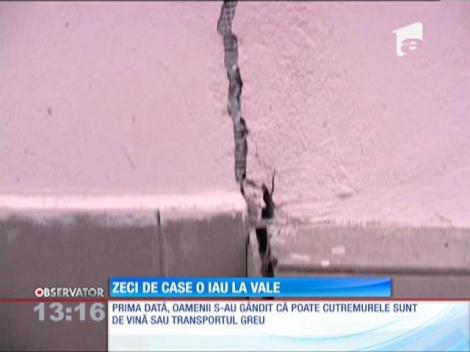 În Galaţi, zeci de case o iau la vale