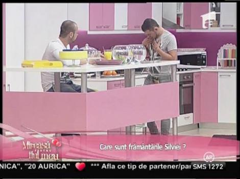 Oana vrea să afle dacă Viorel se pricepe să schimbe apa peştişorilor!