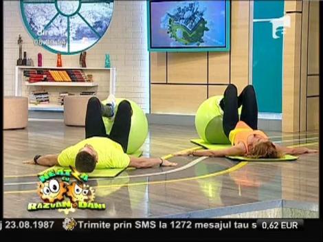 Roxana Ionescu şi Flavia Mihăşan, execiții cu fitball-ul