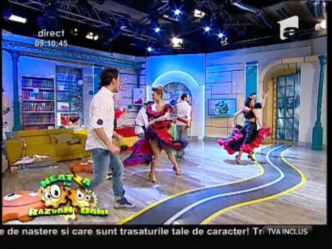 Echipa de la Neatza ia lecții de dans spaniol