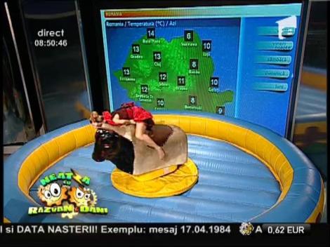 Flavia Mihăşan, calare pe taur la Neatza