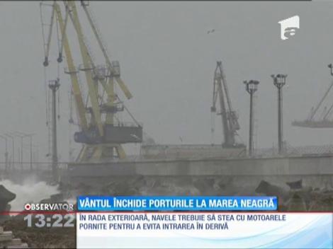Vântul închide porturile la Marea Neagră