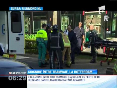 Trei tramvaie s-au ciocnit în lanţ, în marele port olandez Rotterdam