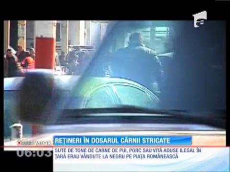 Zece persoane au fost reţinute în dosarul produselor din carne alterate