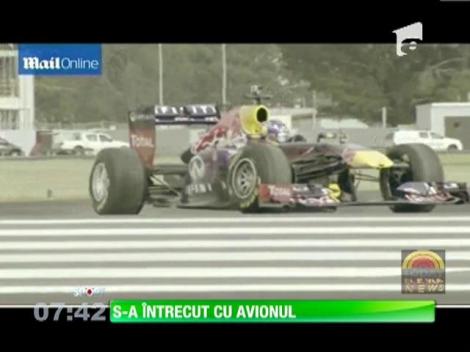 Un bolid de Formula 1 s-a luat la întrecere cu un avion