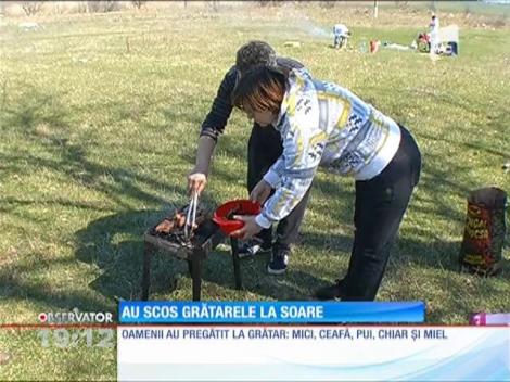 Astăzi s-au încins grătarele la iarbă verde